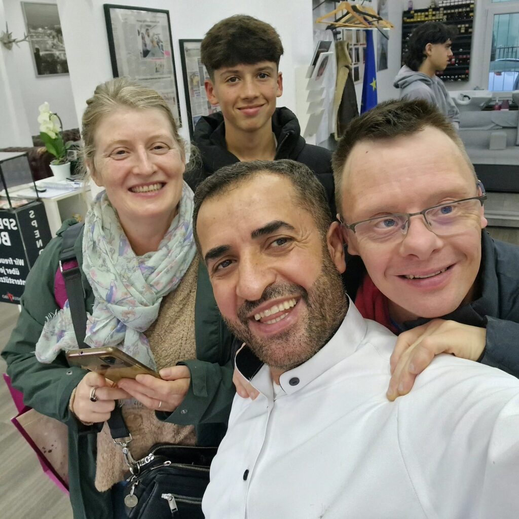 Ibo machten Menschen jeden Alters froh . COpyright Friseur Ibo München.